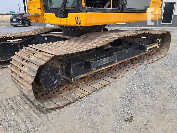 2023-jcb-220x-lc-image-29