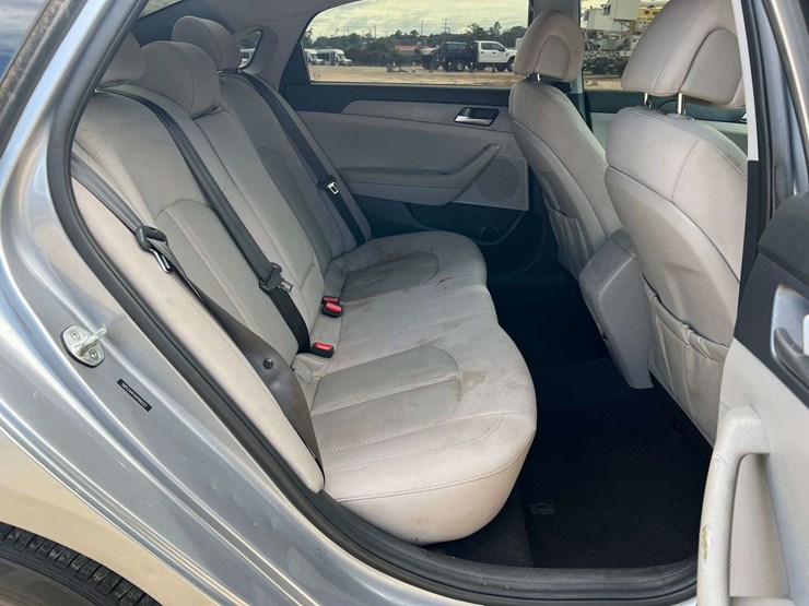 2017-hyundai-sonata-4-door-sedan-(165,391-miles)-image-16