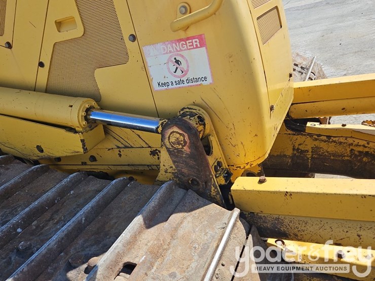 2015-komatsu-d61pxi-24-image-12