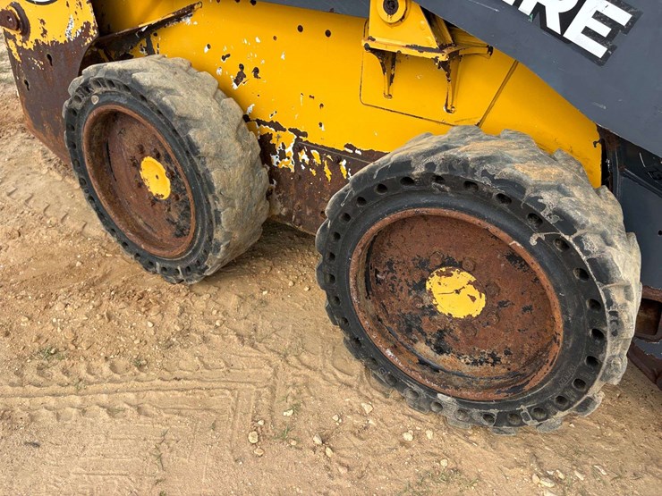 2021-john-deere-318-image-16