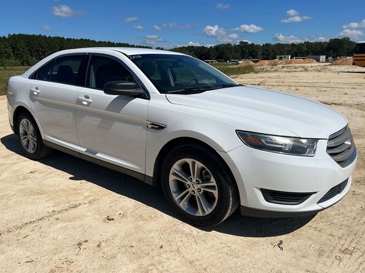 2016-ford-taurus-4-door-sedan-(101,832-miles)-image-4