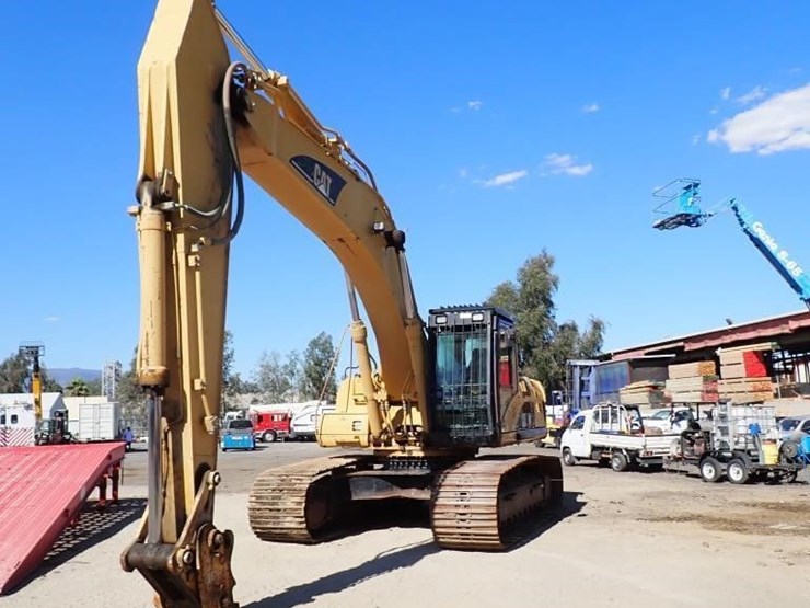 caterpillar-330c-image-1