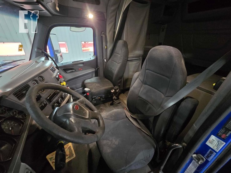 2017-peterbilt-579-image-9