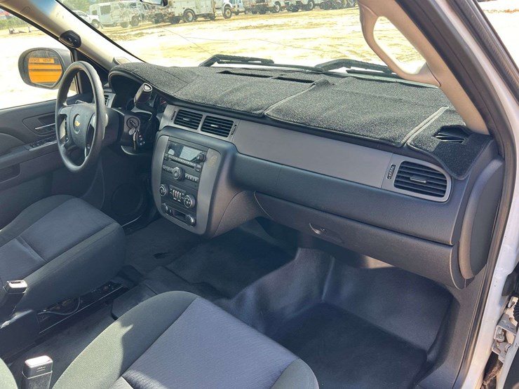 2012-chevrolet-tahoe-image-18