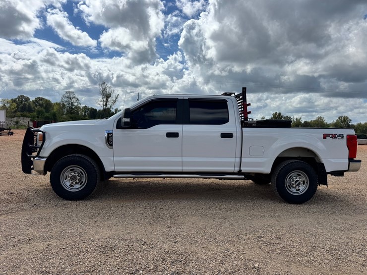2020-ford-f250-xl-image-2