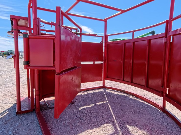 #2075-•-ranchers-livestock-equipment-calving-pen/-tub-image-9