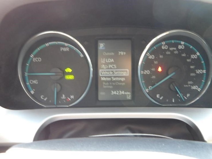 2017-toyota-rav4-xle-image-17
