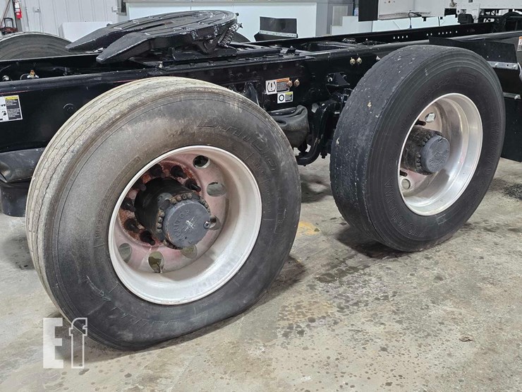 2024-peterbilt-579-image-23