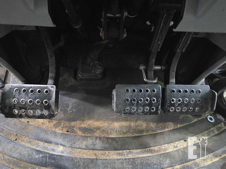 2016-new-holland-ts6.130-image-13