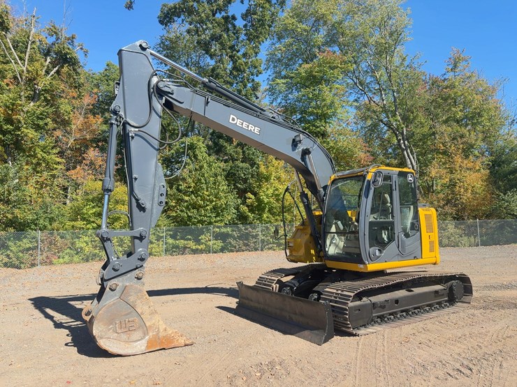 2010-deere-135d-image-1