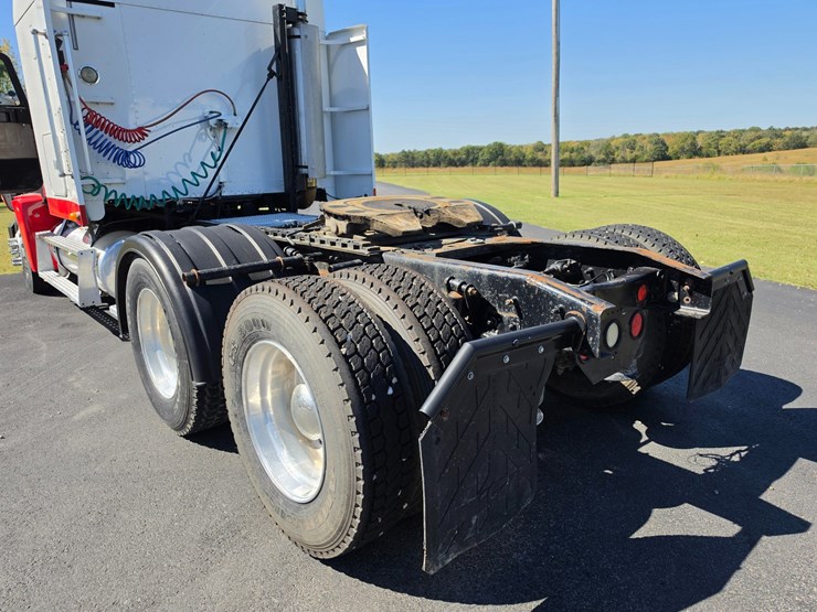 2001-freightliner-fld120-image-72