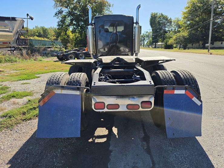 1999-peterbilt-379-image-13