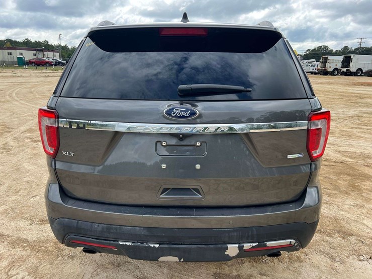 2016-ford-explorer-image-6