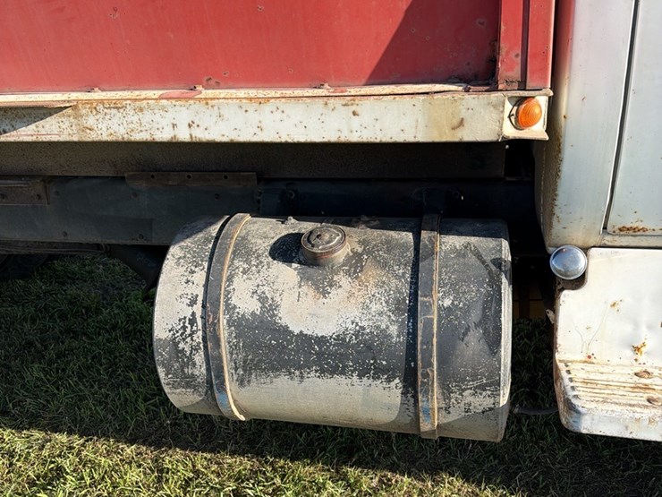1973-tag-tandem-366-5+2,-motor-has-very-low-miles,-good-power,-roll-tarp,-truck-runs-and-operates-good-image-37
