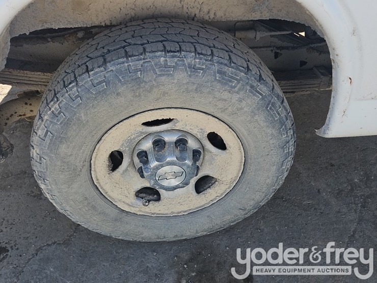 2017-chevrolet-3500-image-9