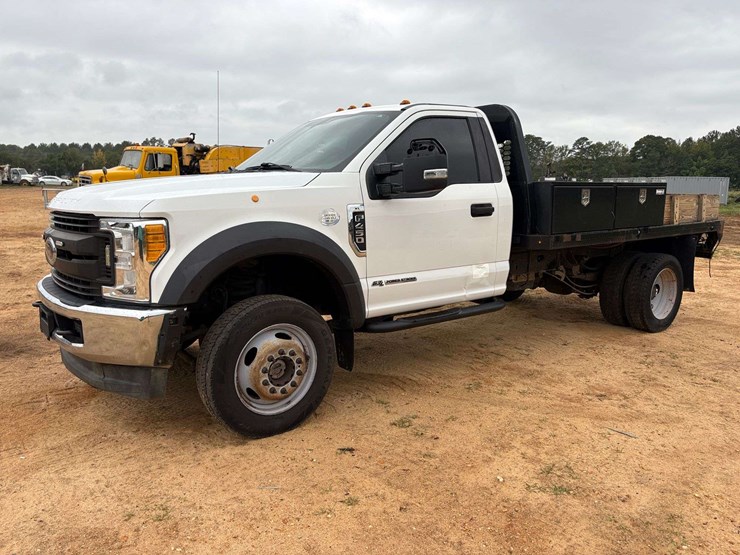2017-ford-f450-sd-image-1