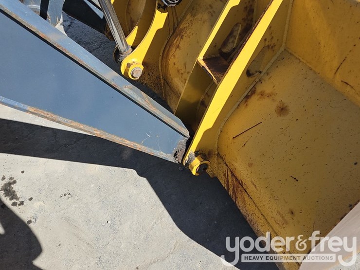 2018-deere-410l-image-35