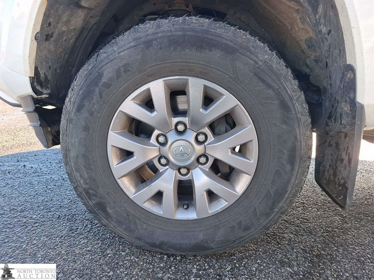 2016-toyota-tacoma-image-16