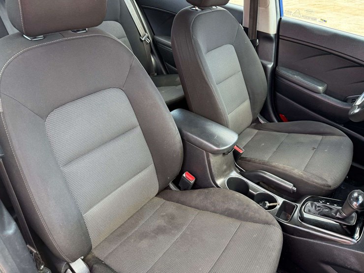 2017-kia-forte-4-door-sedan-(101,833-miles)-image-25