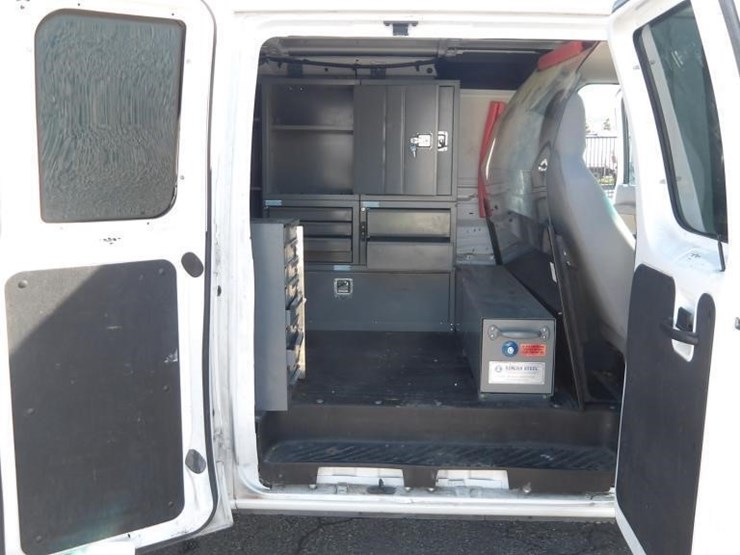 2011-ford-e350-image-11