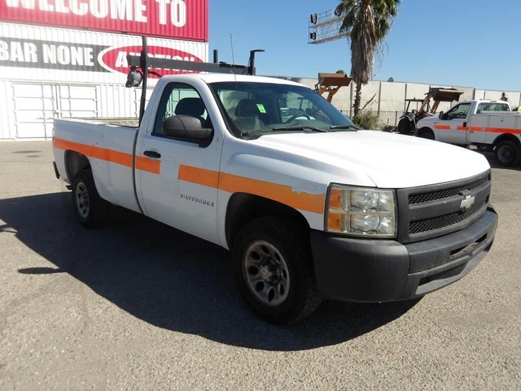 2009-chevrolet-silverado-pickup-truck-image-2