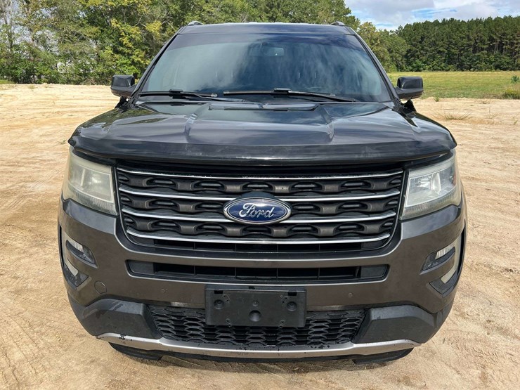 2016-ford-explorer-image-5