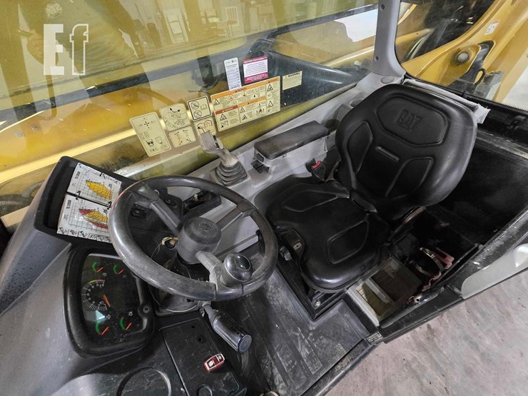 2018-caterpillar-tl1255d-image-13