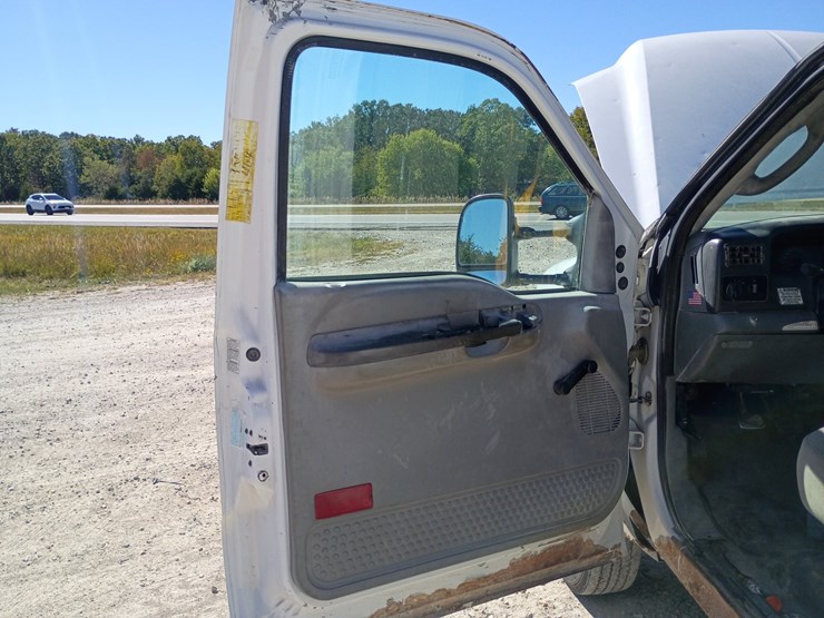 2003-ford-f550-image-27