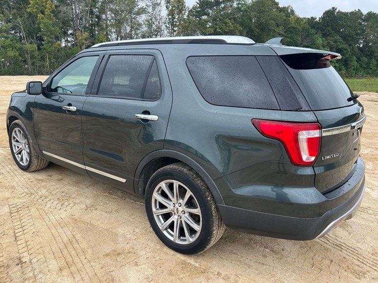 2016-ford-explorer-limited-image-2