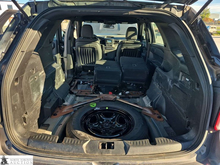 2020-ford-explorer-image-25