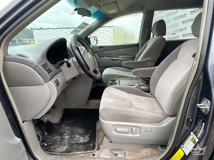 2007-toyota-sienna-image-12