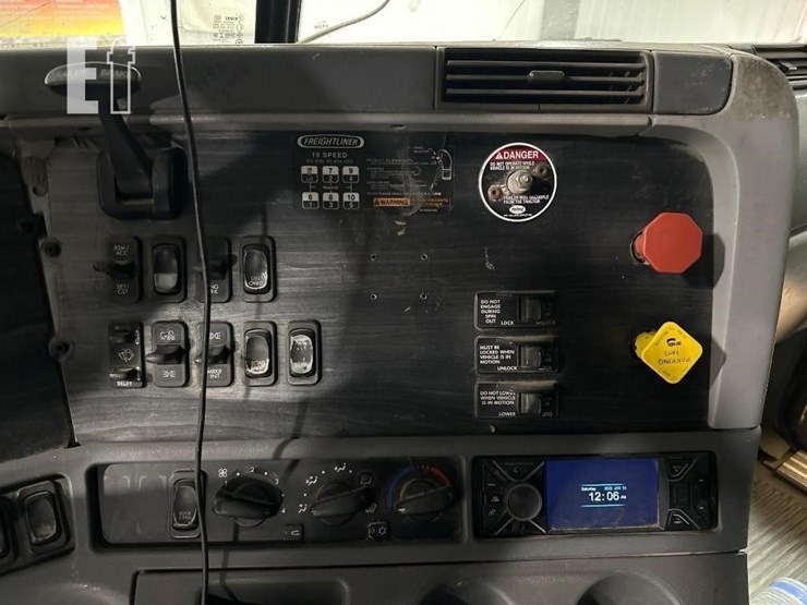 2007-freightliner-columbia-120-image-20