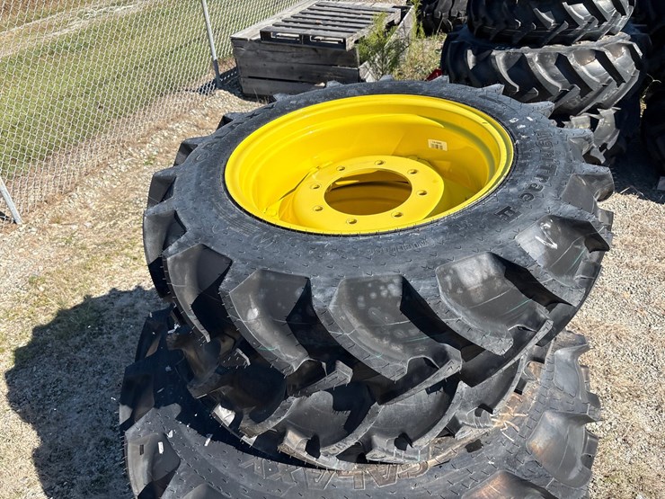 #1072-•-r1-ag-tires-with-rims-image-3