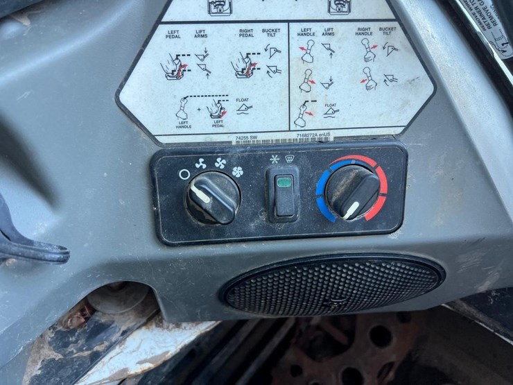 2016-bobcat-t750-image-21