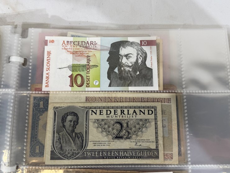 #40307-•-foreign-currency-bank-notes-image-126
