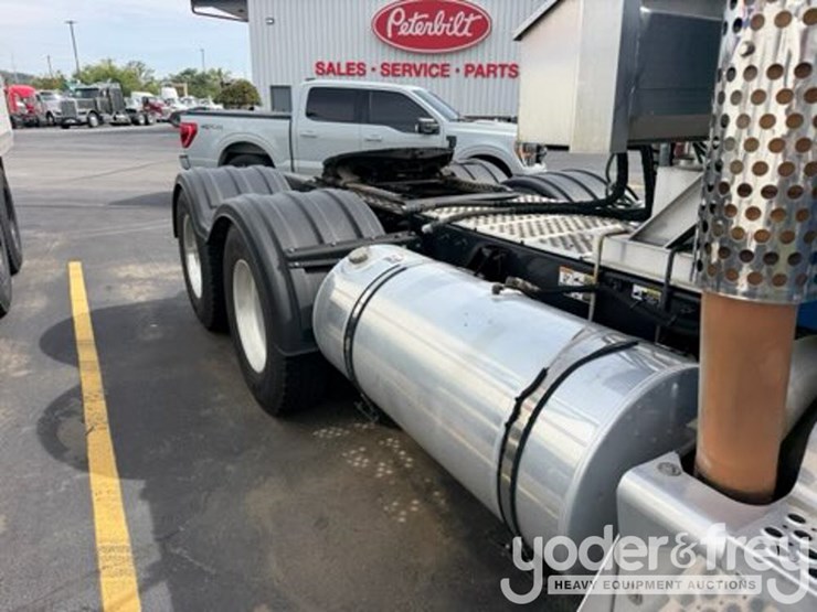2015-kenworth-w900-image-4