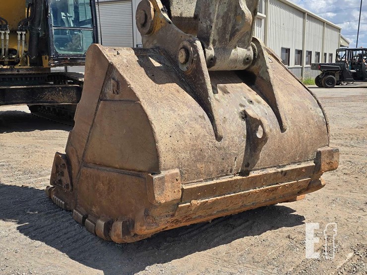 2016-caterpillar-336fl-image-12