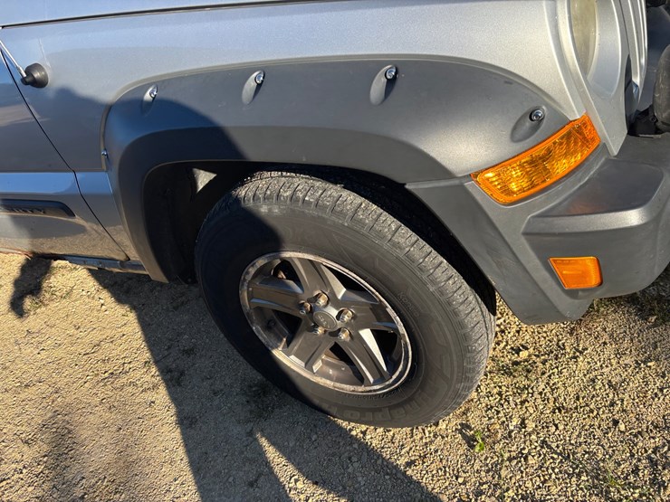 2005-jeep-liberty-image-12