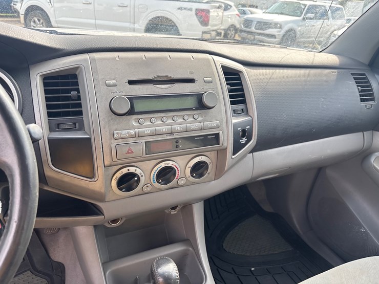 2005-toyota-tacoma-image-14