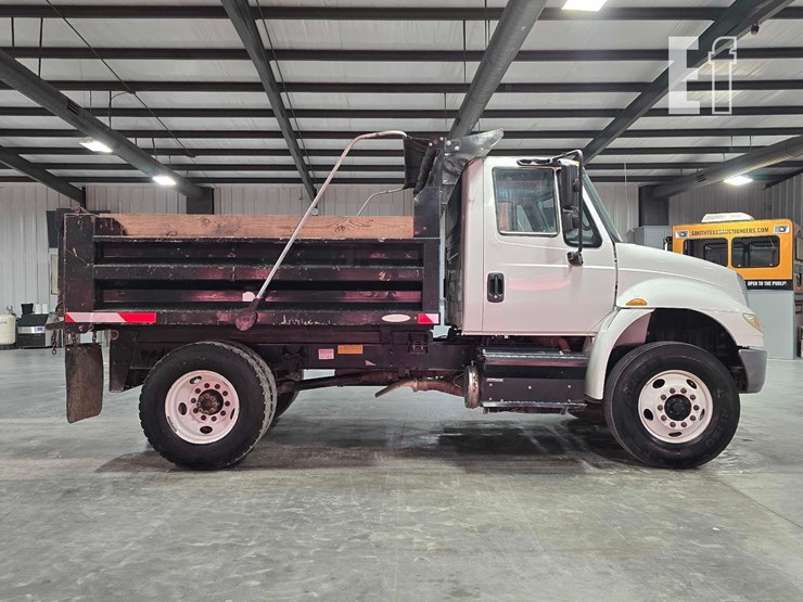 2018-international-durastar-4300-image-6