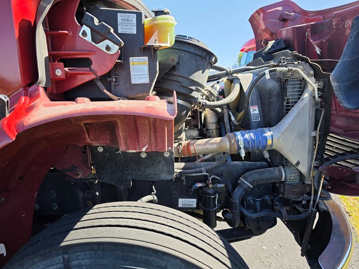 2007-freightliner-m2-106-image-35