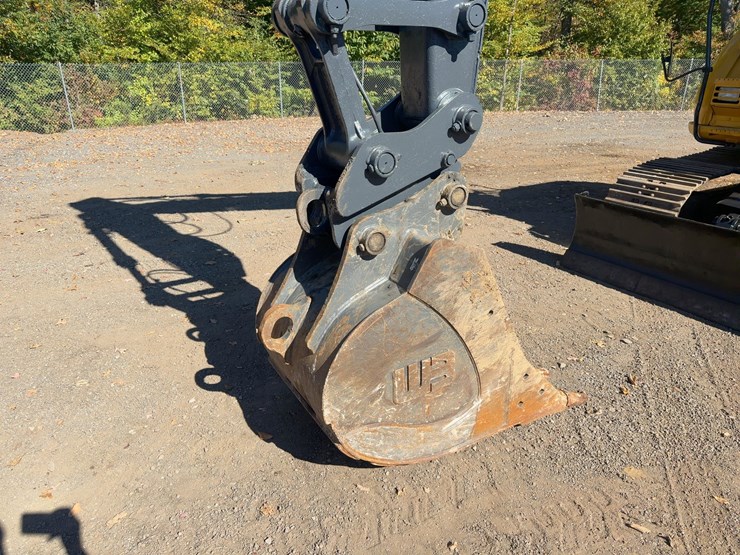 2010-deere-135d-image-13