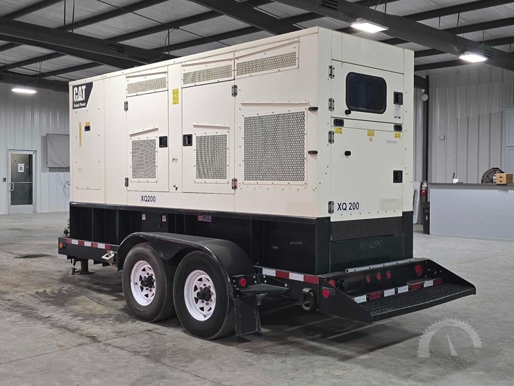 2014-caterpillar-xq200-2-image-4