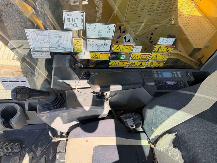 2019-caterpillar-325flcr-image-26