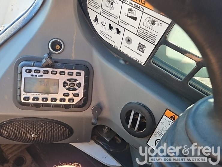 2022-bobcat-t870-image-28