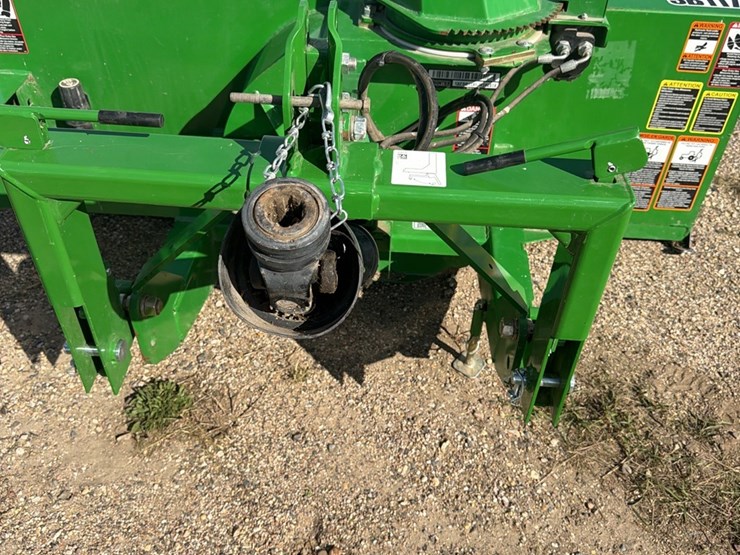 frontier-model-sb1174-like-absolutely-brand-new-3-point-snow-blower,-hydraulic-chute,-john-deere-jiffy-hitch,-none-nicer,-check-photos-image-8