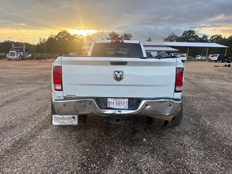 2016-dodge-3500-image-4
