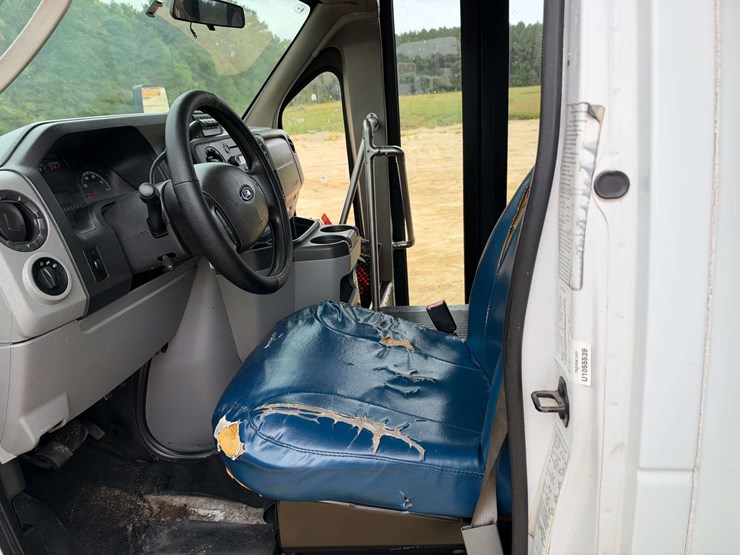 2014-ford-e450-image-10