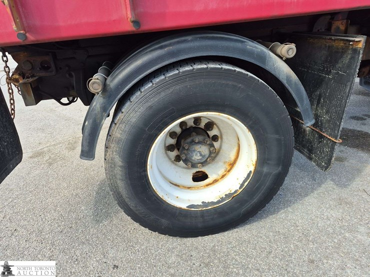 2019-freightliner-108sd-image-30