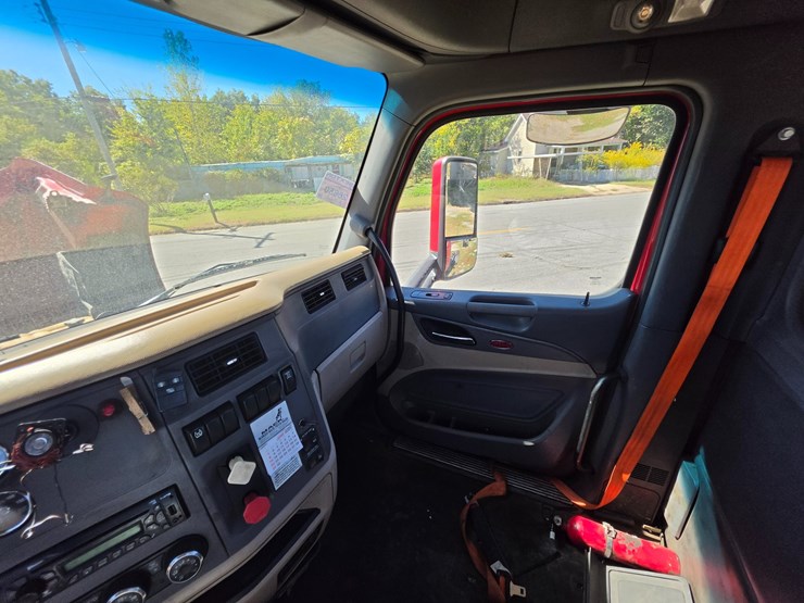 2014-peterbilt-579-image-44